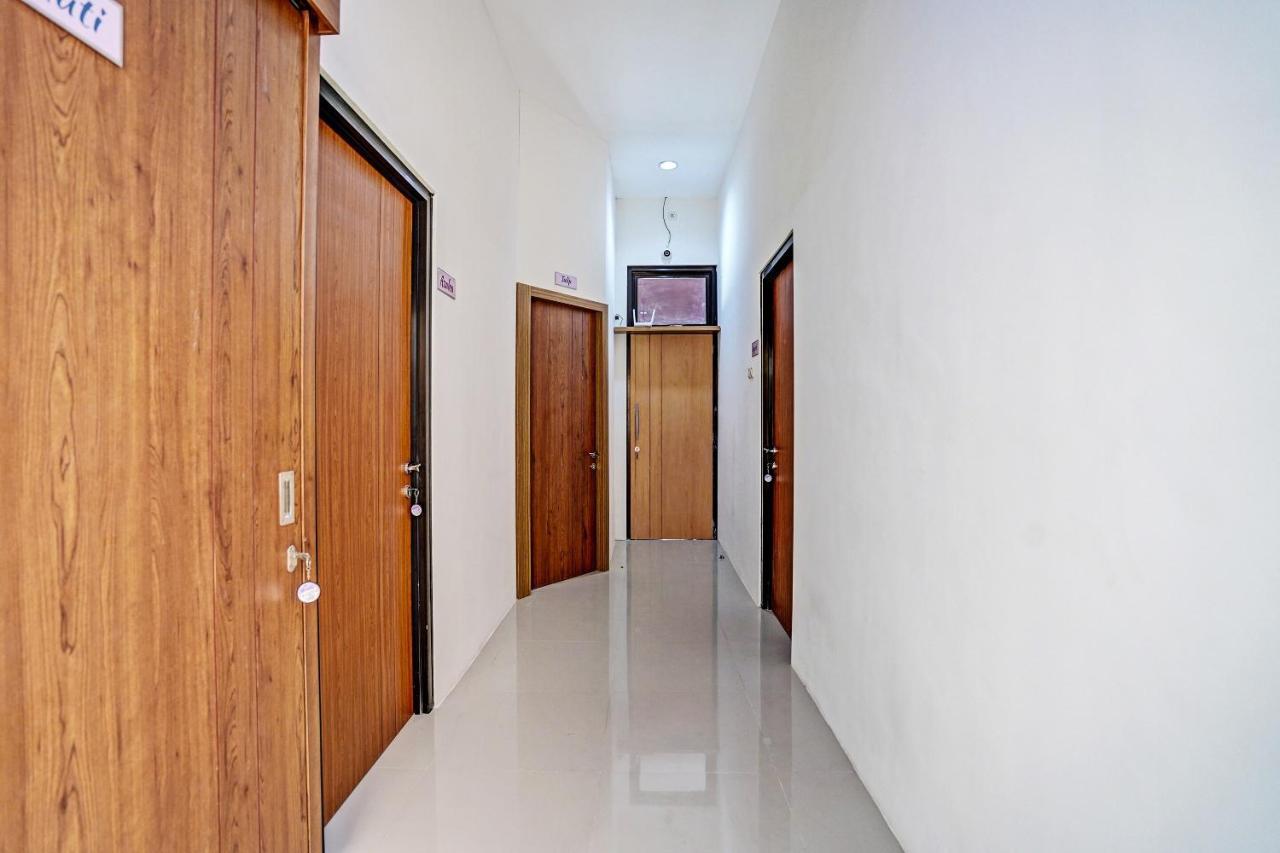 Oyo 92435 Sunlo Cozy Home Family Homestay Syariah Surabaya Dış mekan fotoğraf