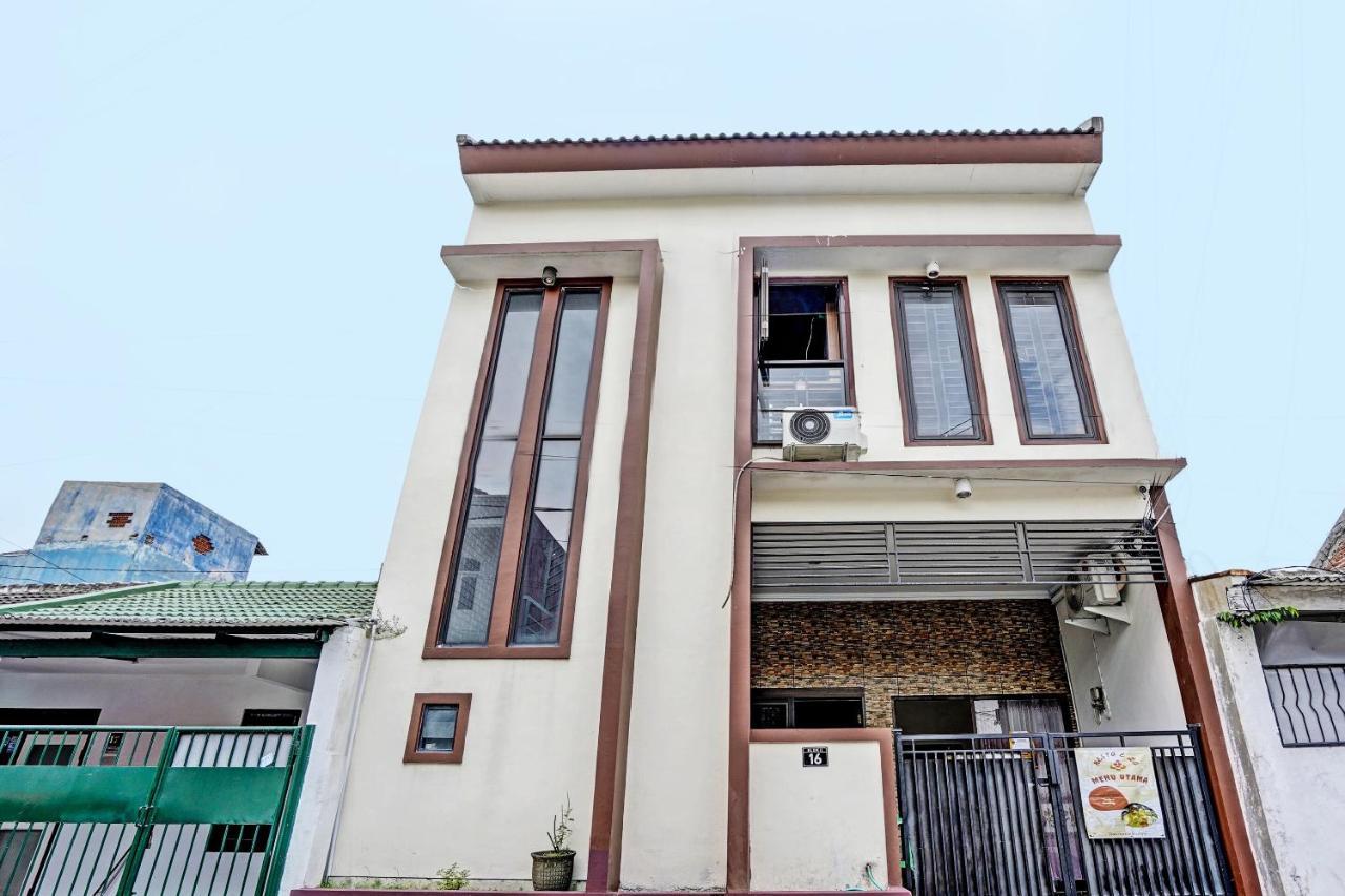 Oyo 92435 Sunlo Cozy Home Family Homestay Syariah Surabaya Dış mekan fotoğraf